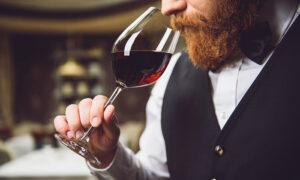 Seni Menikmati Wine: Mencicipi Anggur ala Profesional
