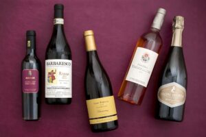 Seni Menikmati Wine: Lebih dari Sekadar Minuman Anggur Biasa